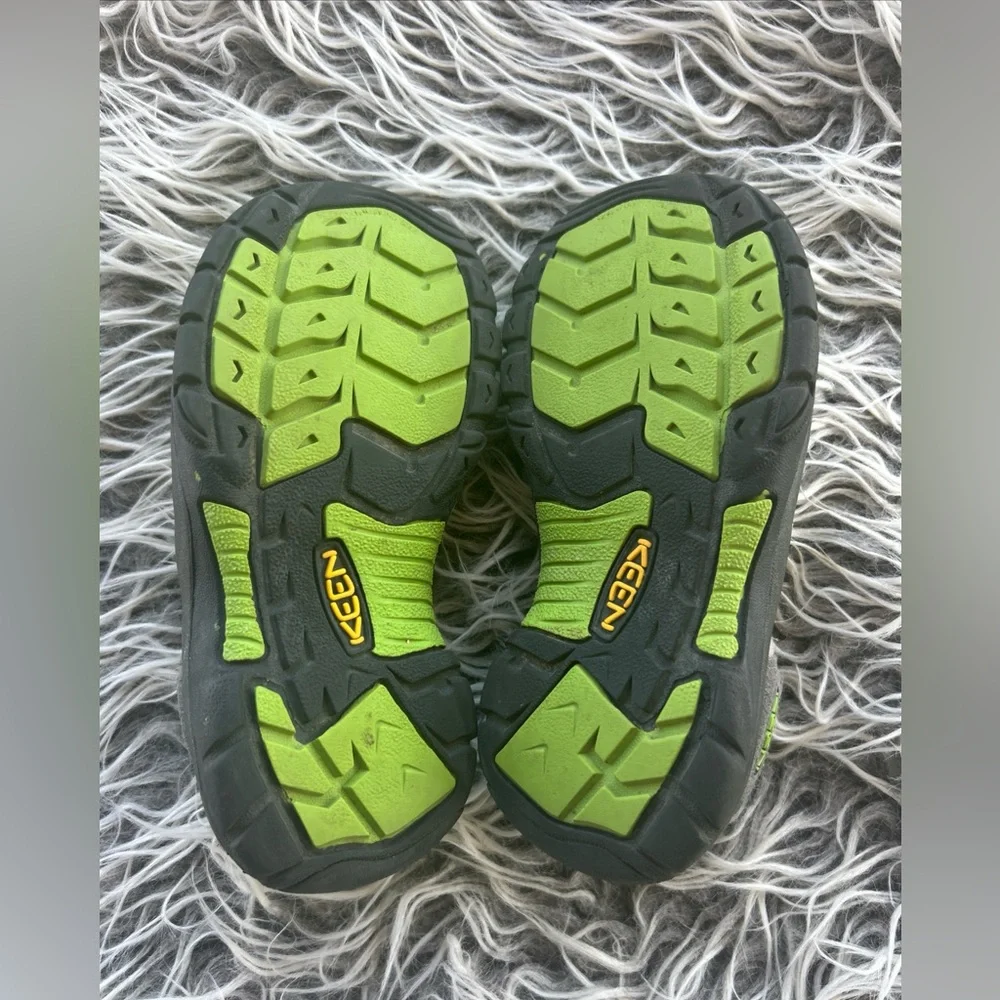 Keen Sandals Boys size 13 green gray Hiking Shoes. Very good used condition.